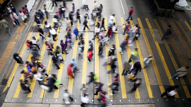 Persone in una strada affollata di Hong Kong