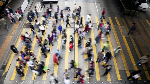 Persone in una strada affollata di Hong Kong