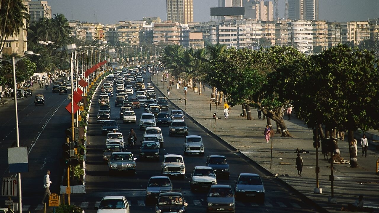 Ingorgo stradale su Marine Drive a Bombay, India