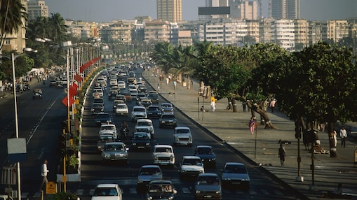Ingorgo stradale su Marine Drive a Bombay, India