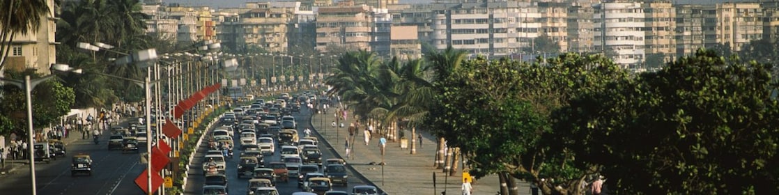 Ingorgo stradale su Marine Drive a Bombay, India