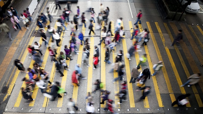 Persone in una strada affollata di Hong Kong