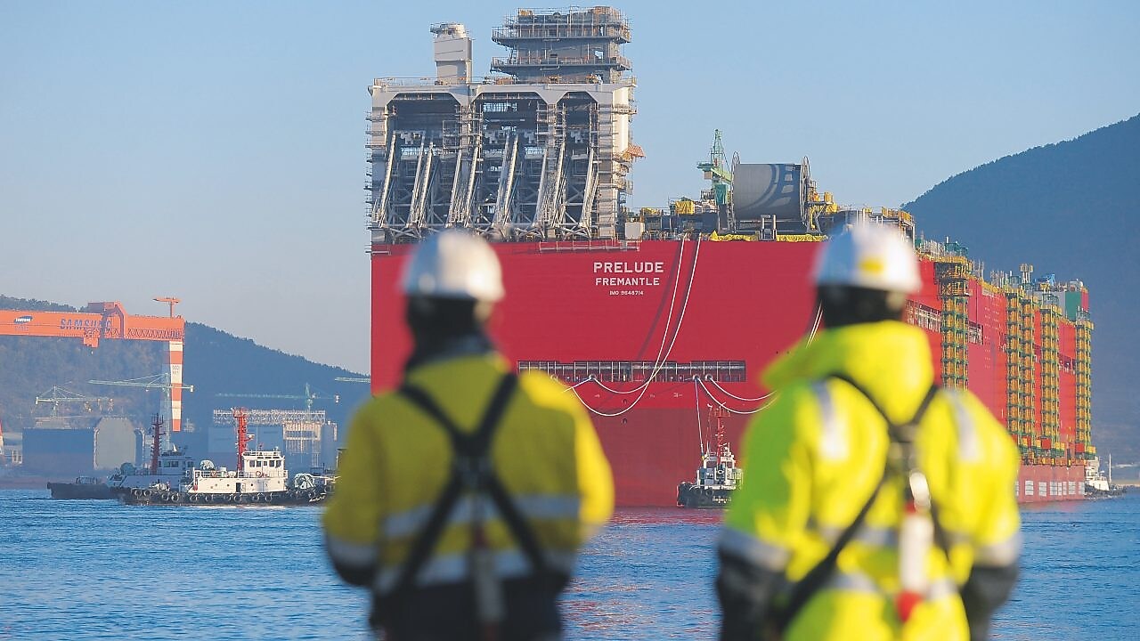 Viaggio inaugurale di Prelude: l'enorme scafo della struttura prende il mare per la prima volta