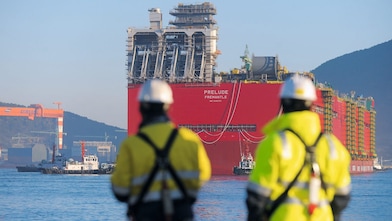 Viaggio inaugurale di Prelude: l'enorme scafo della struttura prende il mare per la prima volta