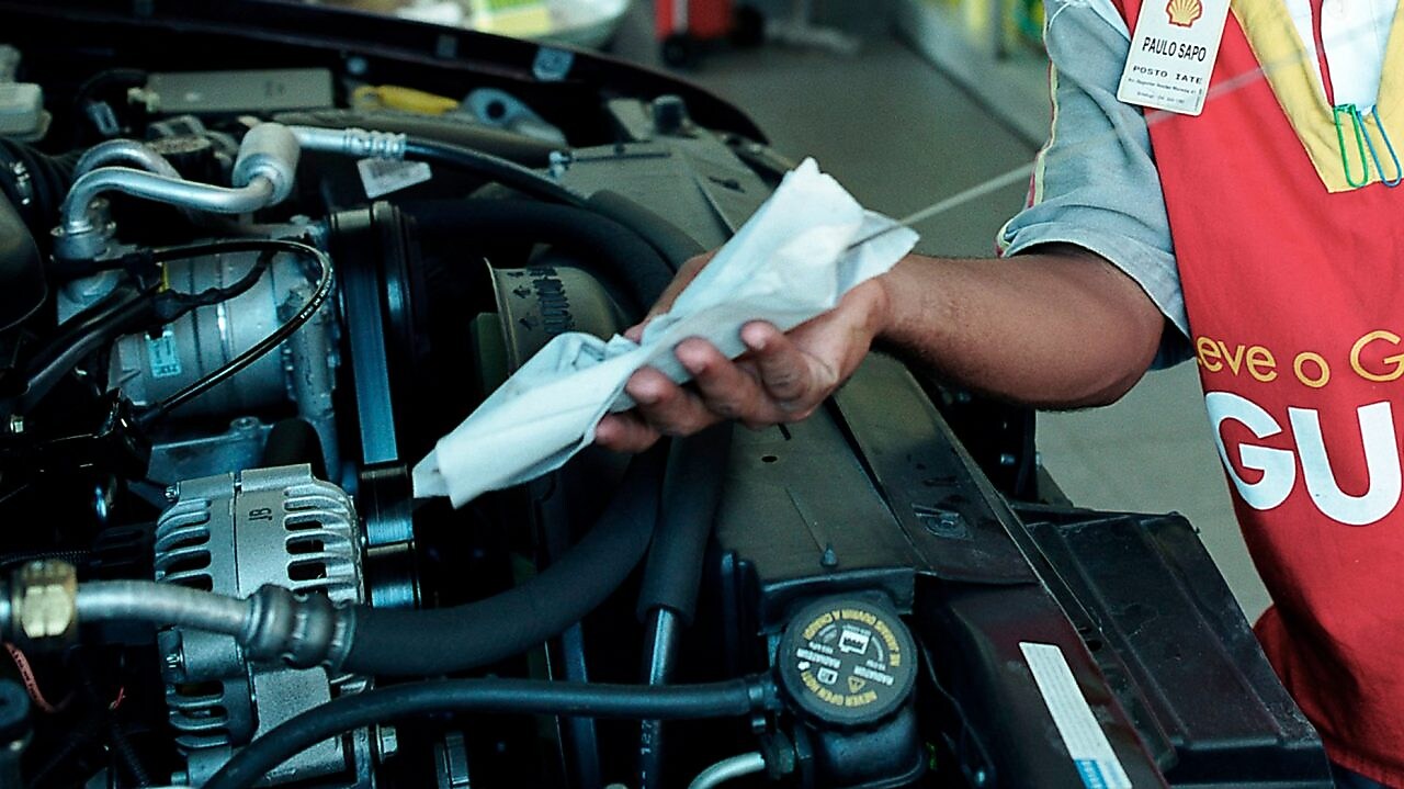 Controllare il livello dell’olio – checking oil