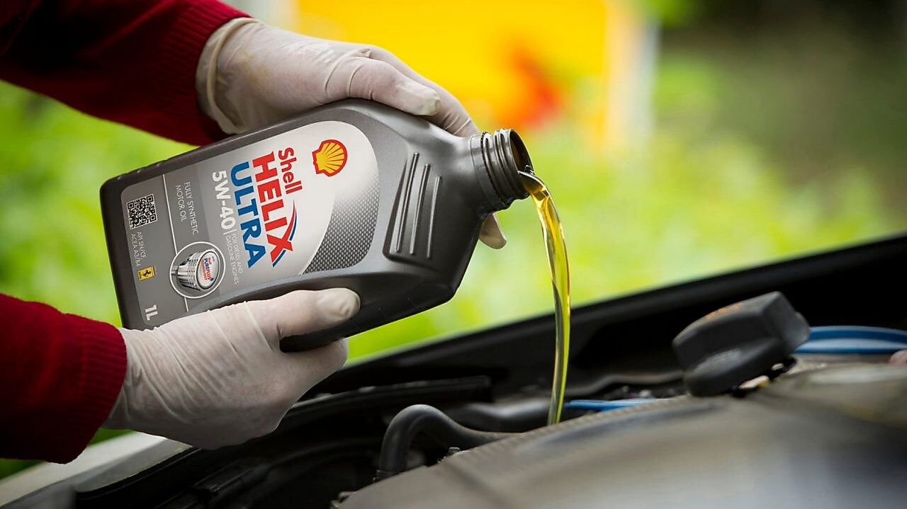 Cambiare l’olio- Changing oil