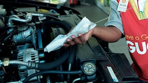 Controllare il livello dell’olio – checking oil