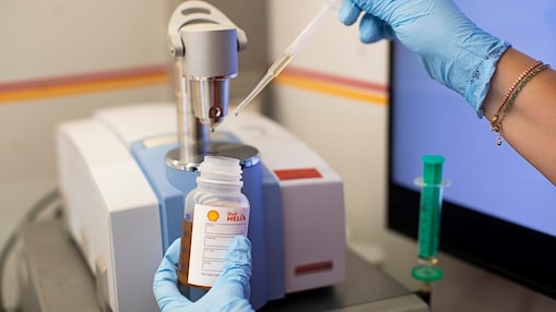 Provetta con Shell Helix Ultra