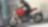 Uomo in sella a una moto che utilizza l'olio Superior Engine per moto