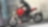 Uomo in sella a una moto che utilizza l'olio Superior Engine per moto