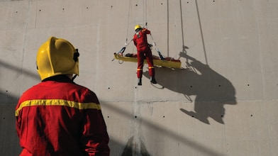 Esercitazione di salvataggio HSSE presso un raffineria