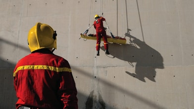 Esercitazione di salvataggio HSSE presso un raffineria